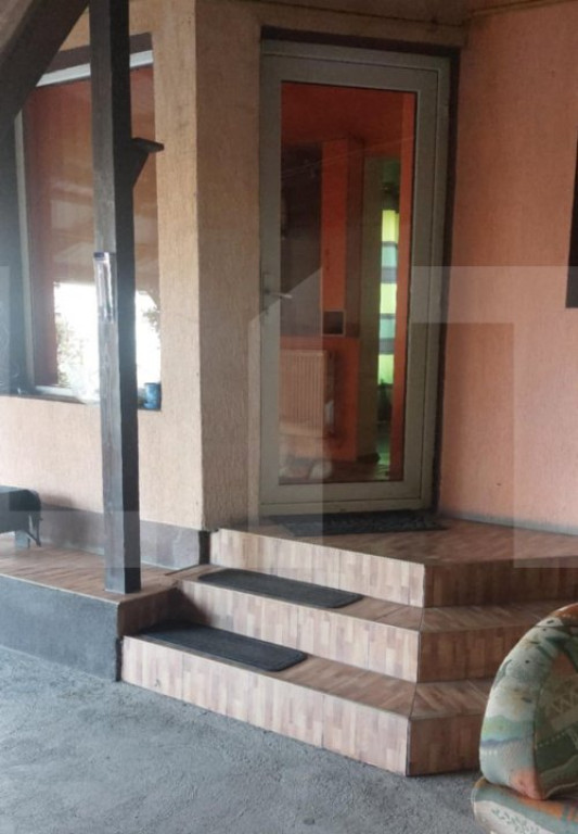 Vand casa cu etaj si 2 spatii de inchiriat in Chisineu Cris