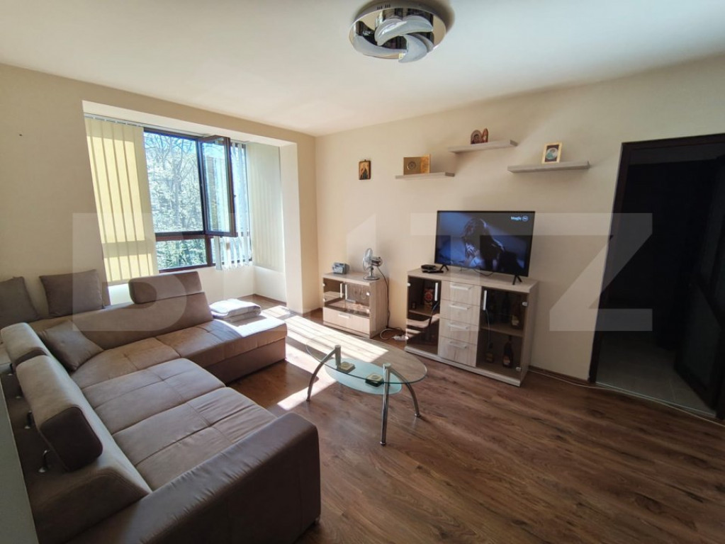 Apartamet de vanzare, cu 2 camere, 45 mp, zona Rogerius, pe