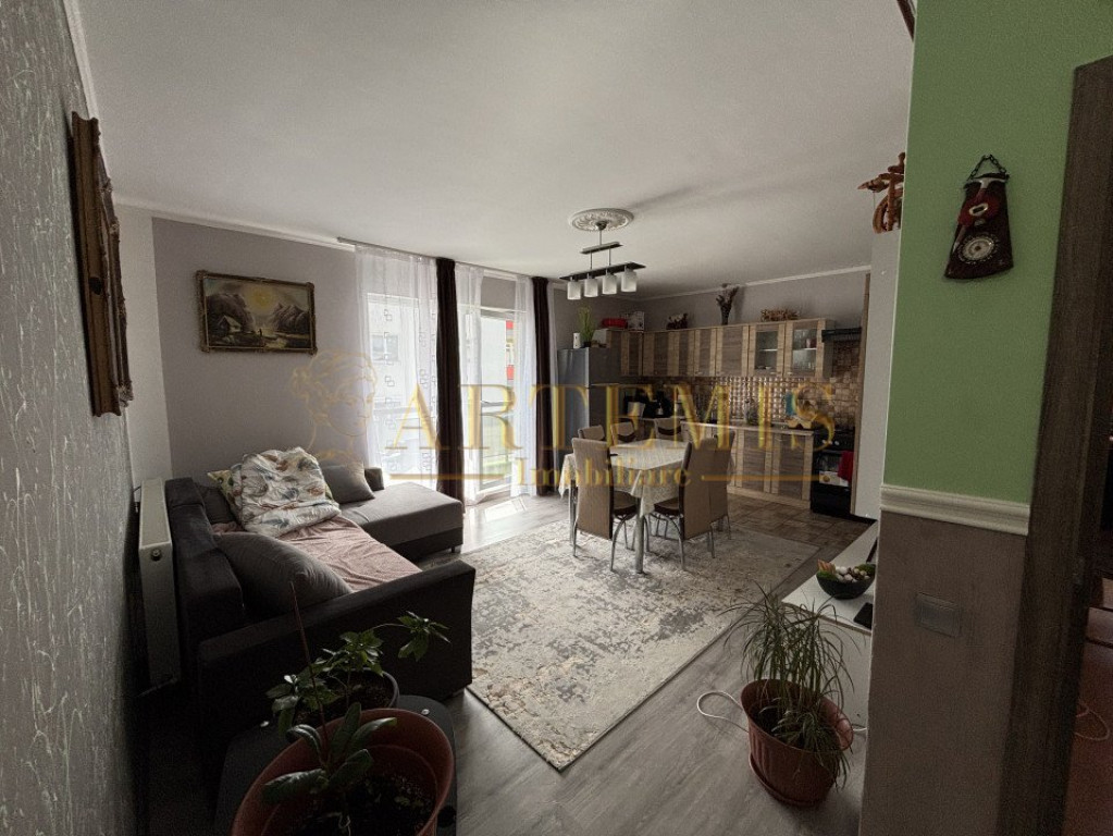 Apartament de 3 camere, 62 mp., zona Terra