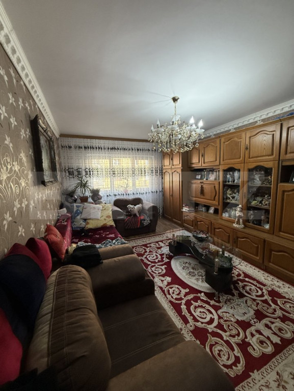 Apartament cu 2 camere, 52 mp, etaj intermediar, zona Cuza V