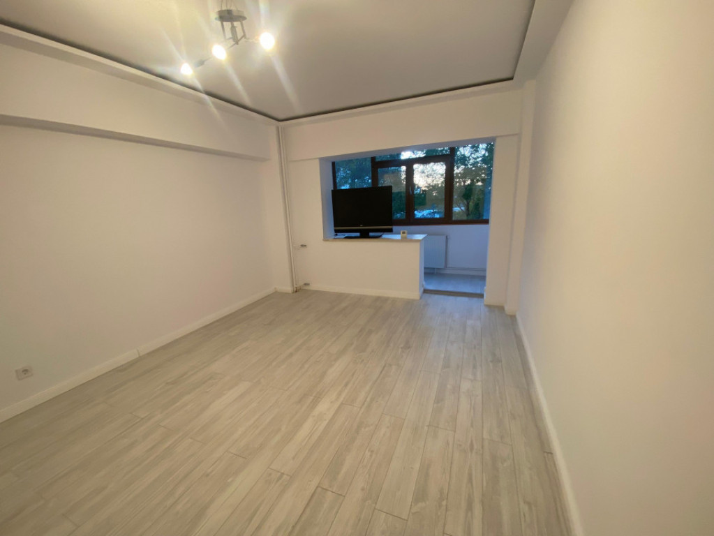 Apartament 2 camere transformat in 3 camere situat in zona T