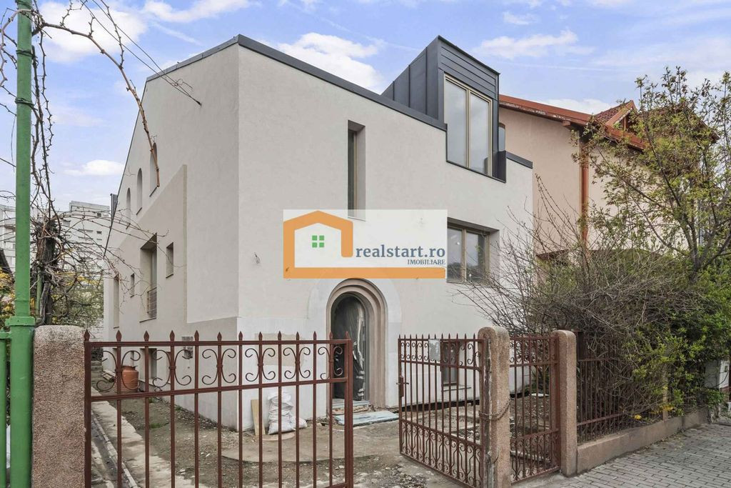 TURDA, vila individuala, curte 300mp, ideal rezidenta, bi...