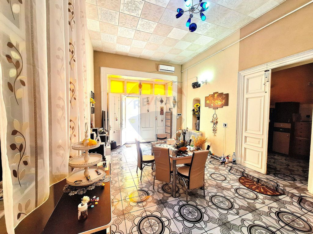 Casă / Vilă cu 7 camere de vânzare în zona Ultracentral