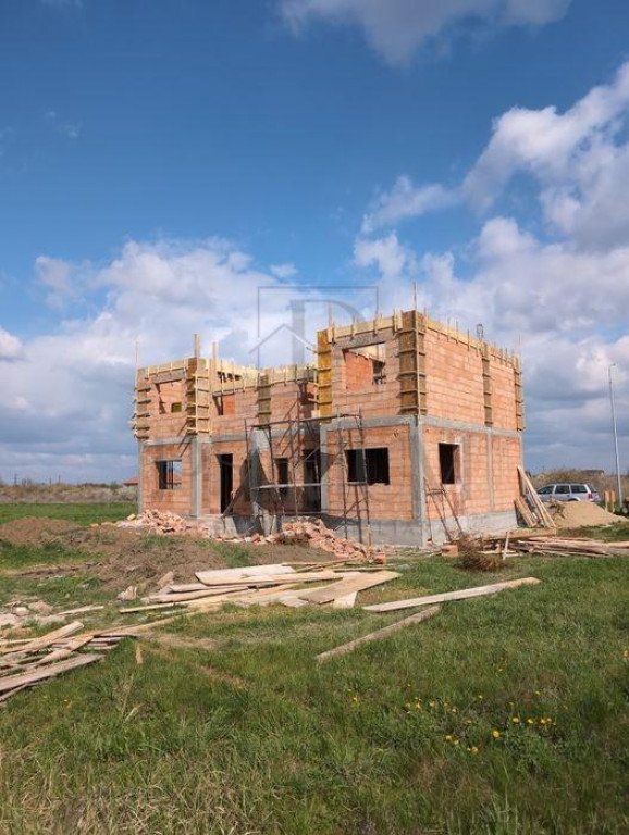 Duplex in lucru - termen finalizare octombrie - proiect deos