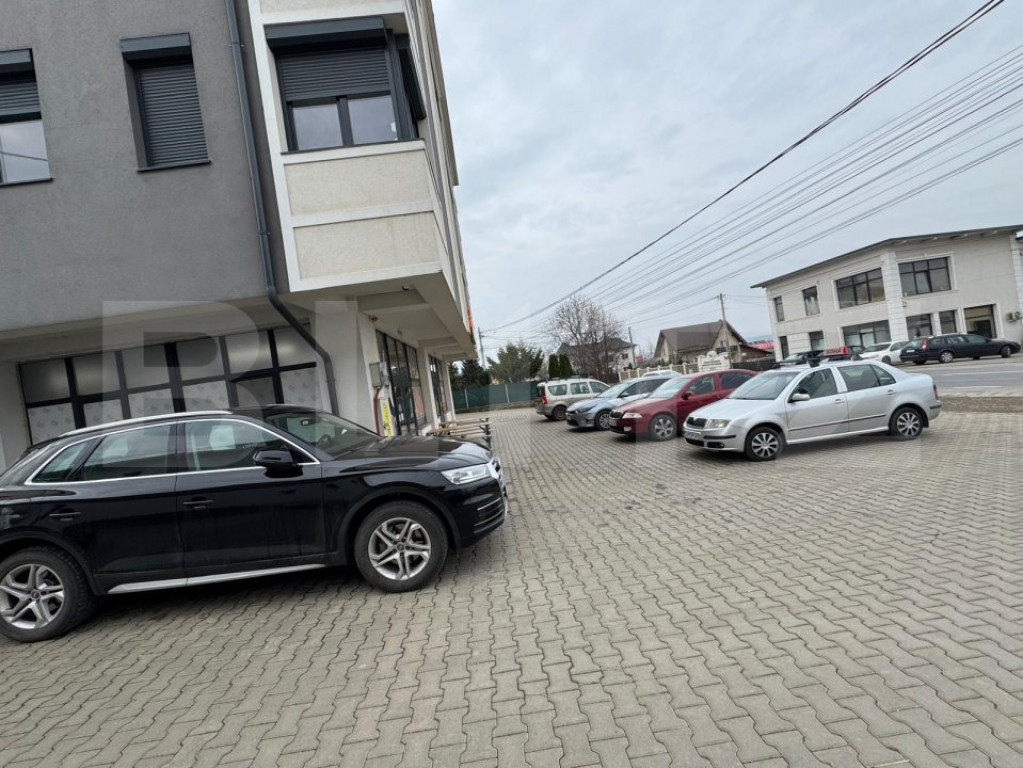 Spatiu comercial, 253 mp, cu parcare privata, zona Ipotesti