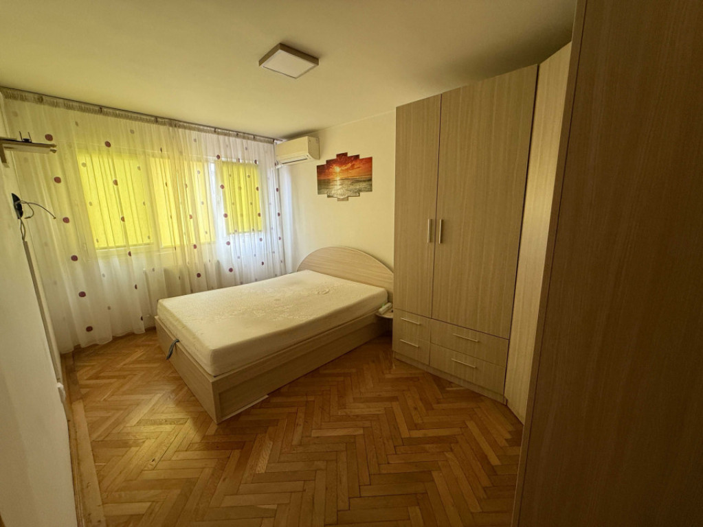 Apartament de 4 camere ( 500 M Piata )-Gorjului