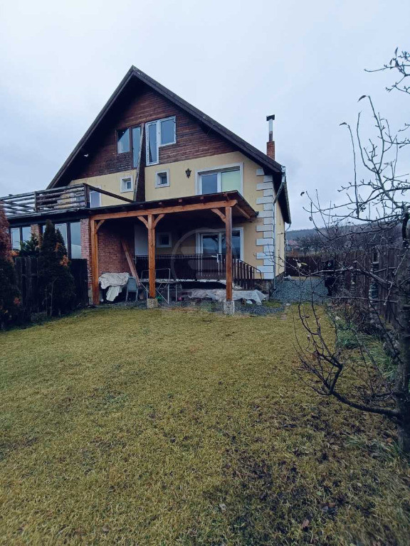 Casa individuala de vanzare,Luna de Sus