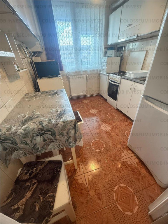 Apartament 3 camere, semidecomandat - zona Garii/Victoriei