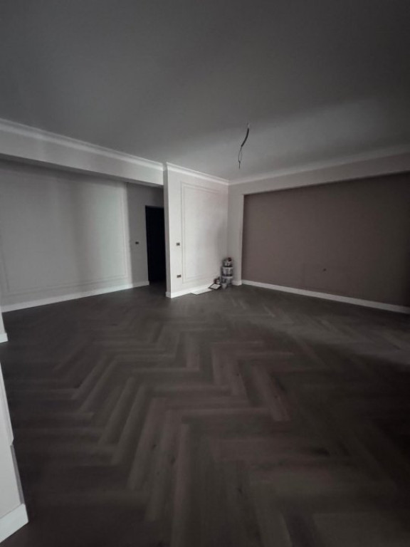 Apartament 3 camere, bloc nou, etaj intermediar