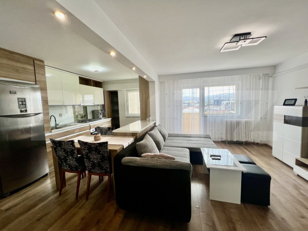 Apartament cu 4 camere, 2 bai, 2 balcoane, 78 mp, zona Intre