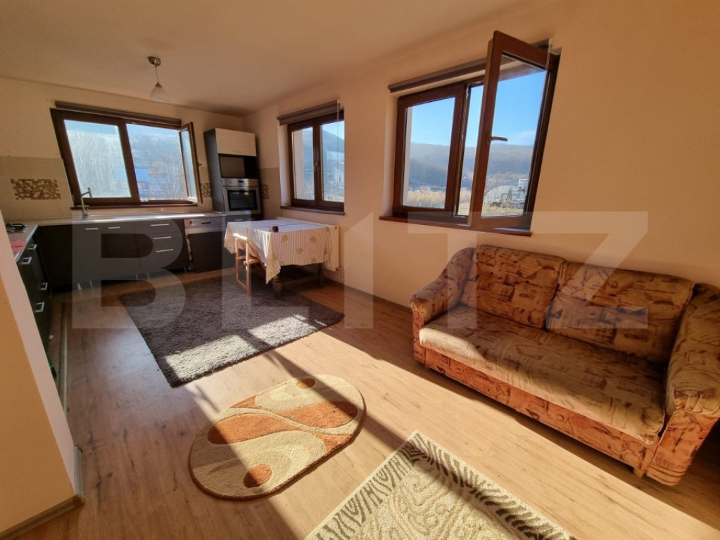 Casa individuala, 4 camere decomandate, 2 bai, 195 mp, zona