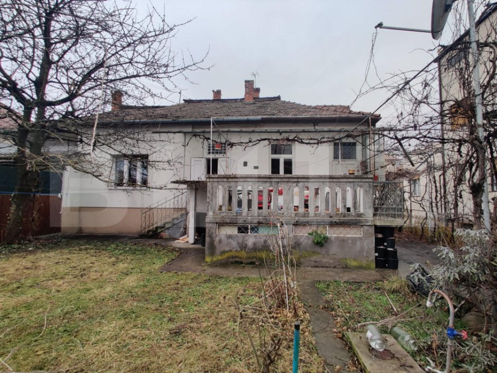 Casa cu 3 camere, 150 mp, teren 660 mp, zona Andrei Muresanu