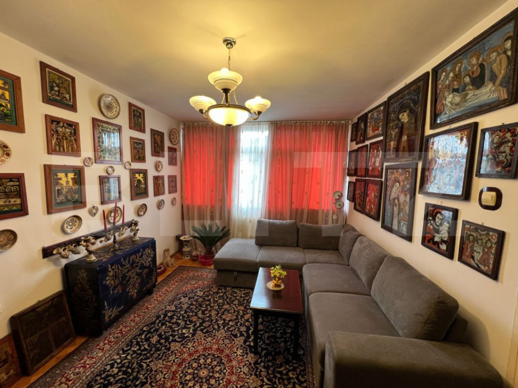 Apartament cu 3 camere, 60 mp, etaj 3, cu garaj, zona strada