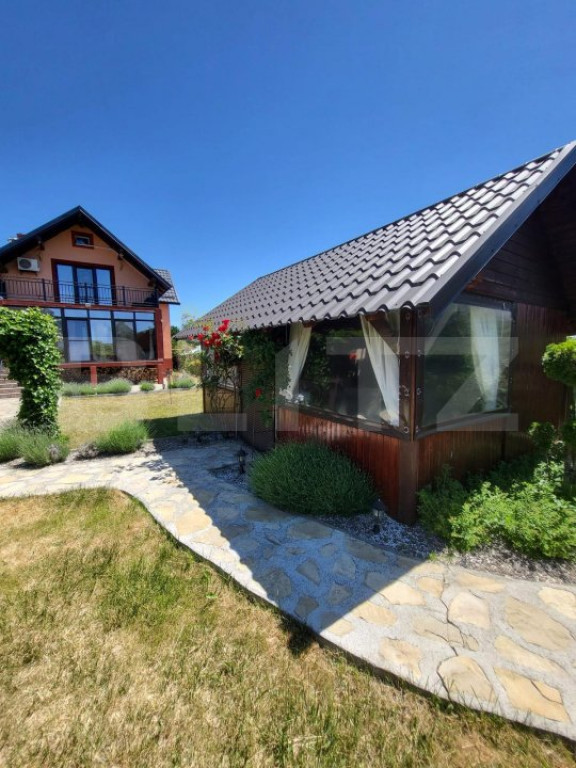 Casa individuala, cu 4 camere, 240 mp, 800 mp teren, zona Bu