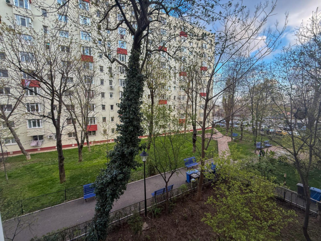 Apartament la etajul 2, vedere Parc.