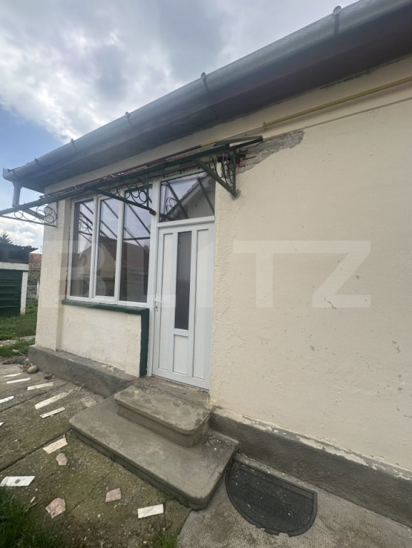 Casa de locuit cu 3 camere, 80 mp, cu 683 mp teren, zona Cen