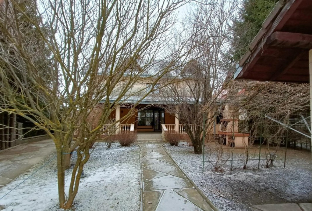 Casa deosebita , teren 2000mp, Radauti