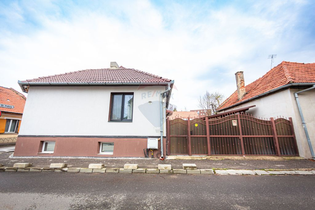 Casă modernizată în Centru Civic, Ideală pentru locui...