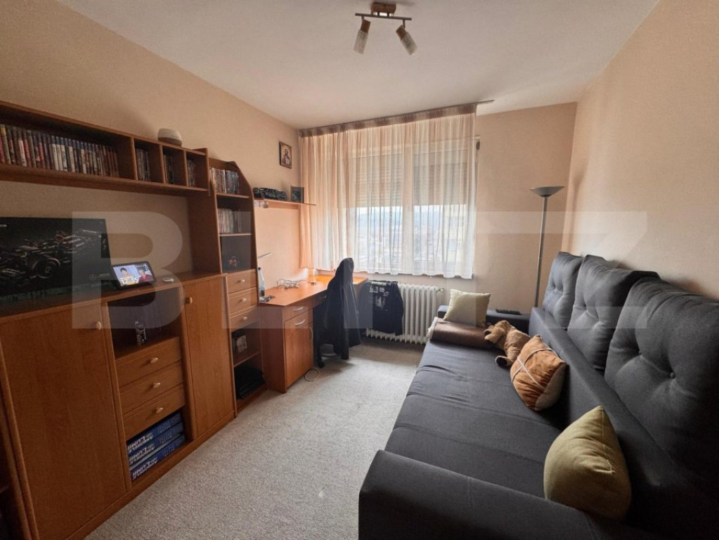 Apartament cu 3 camere, decomandat, 64 mp, zona Casa Sindica