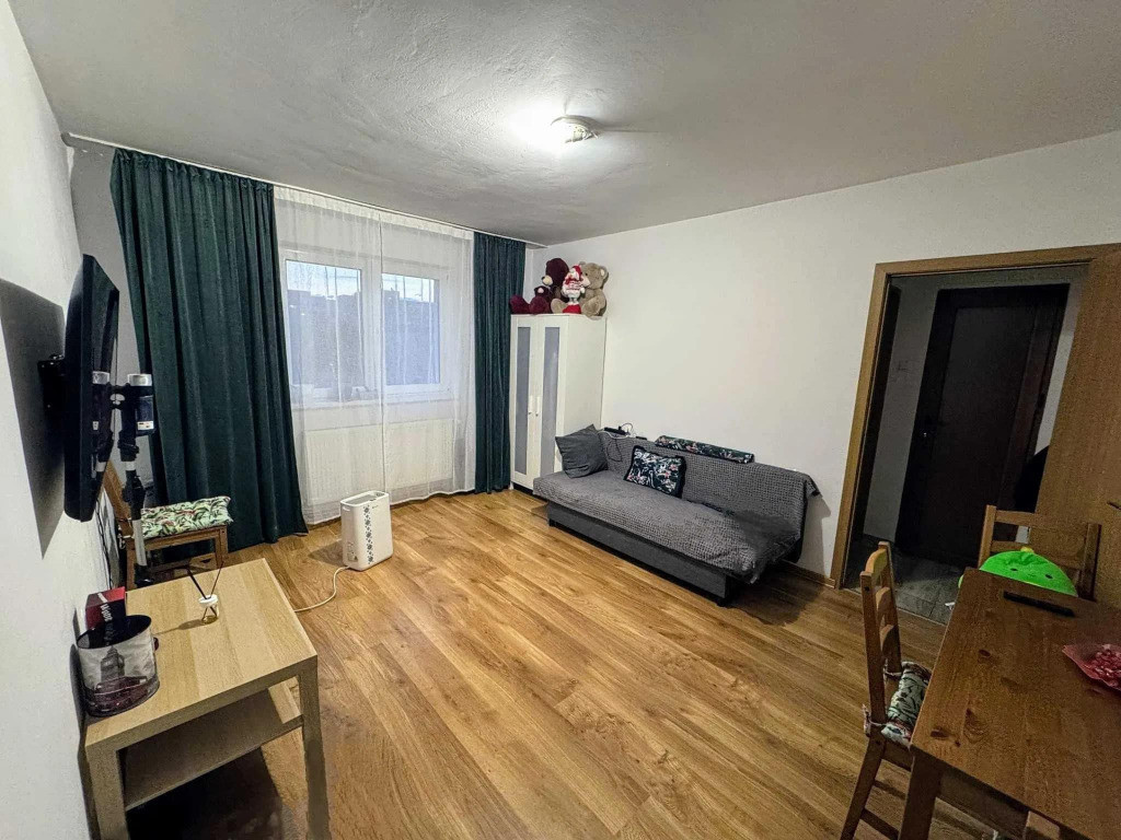 Apartament cu 2 camere, semidecomandat - zona Florilor.