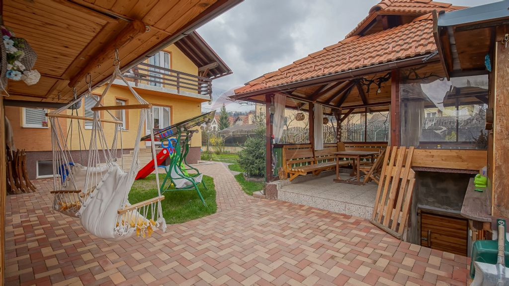 Vilă cu 6 camere de vânzare în zona Primaverii, Râșn...