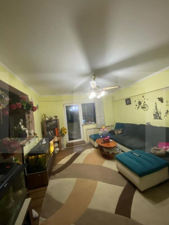 Apartament de vanzare, cu 5 camere, zona 300 Micalaca