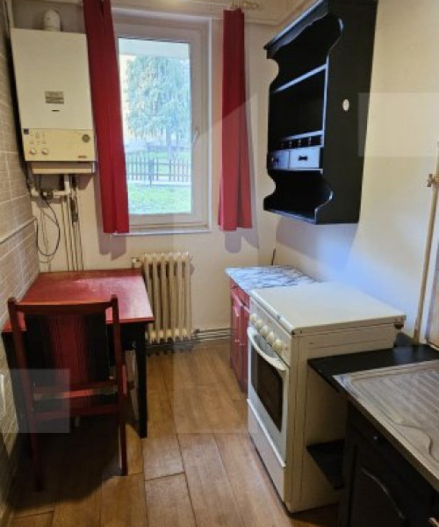 Garsonieră la parter, ideală pentru locuință sau afacere