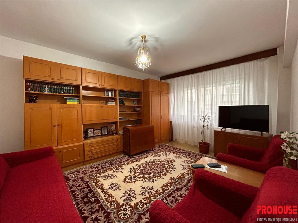 Stefan cel Mare - 3 camere decomandat - etajul 1