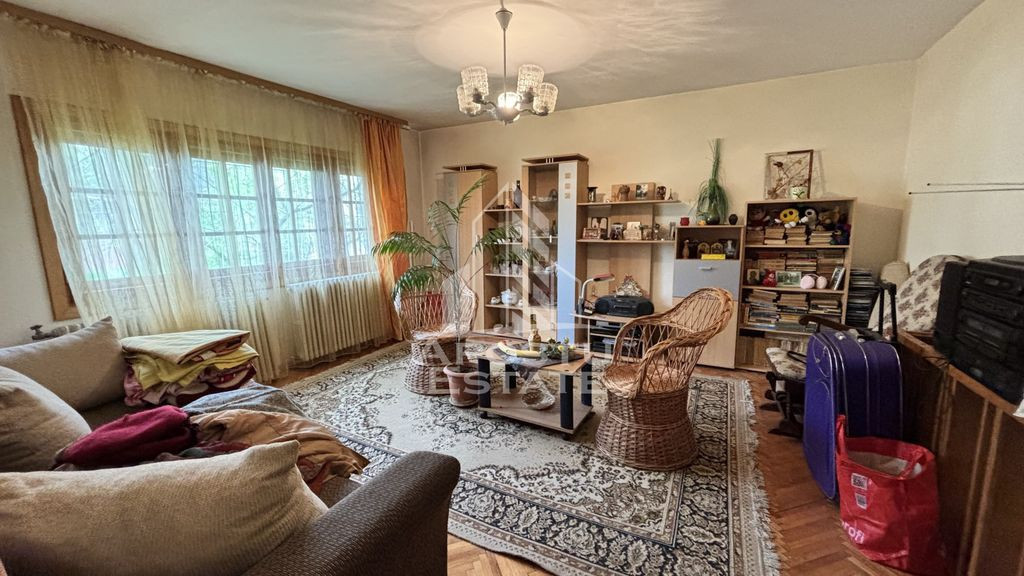 Apartament cu 3 camere, decomandat, Calea Sagului - Shopp...