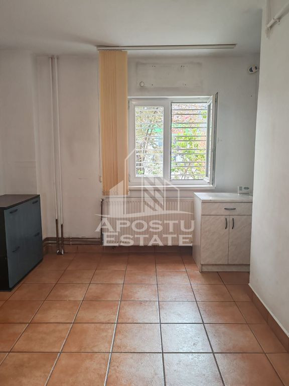 Sediu perfect pentru firme: Apartament 4 încăperi, 100 ...