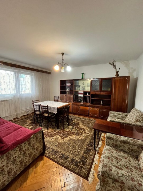 Apartament de inchiriat , 4 camere, Radauti