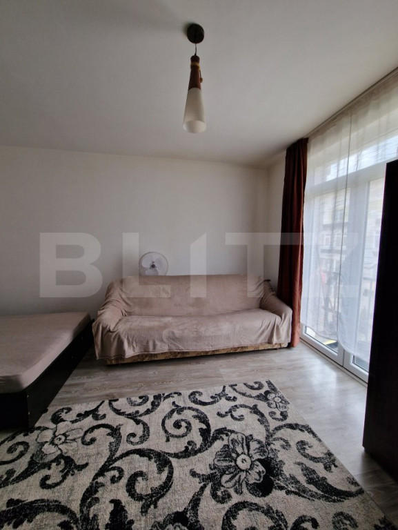 Apartament cu 1 camera, 37mp, parcare, intermediar, zona Cet