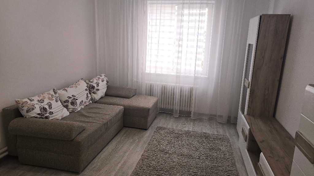 Vand garsoniera in Deva, zona Progresul, parter, mobilata, utilata