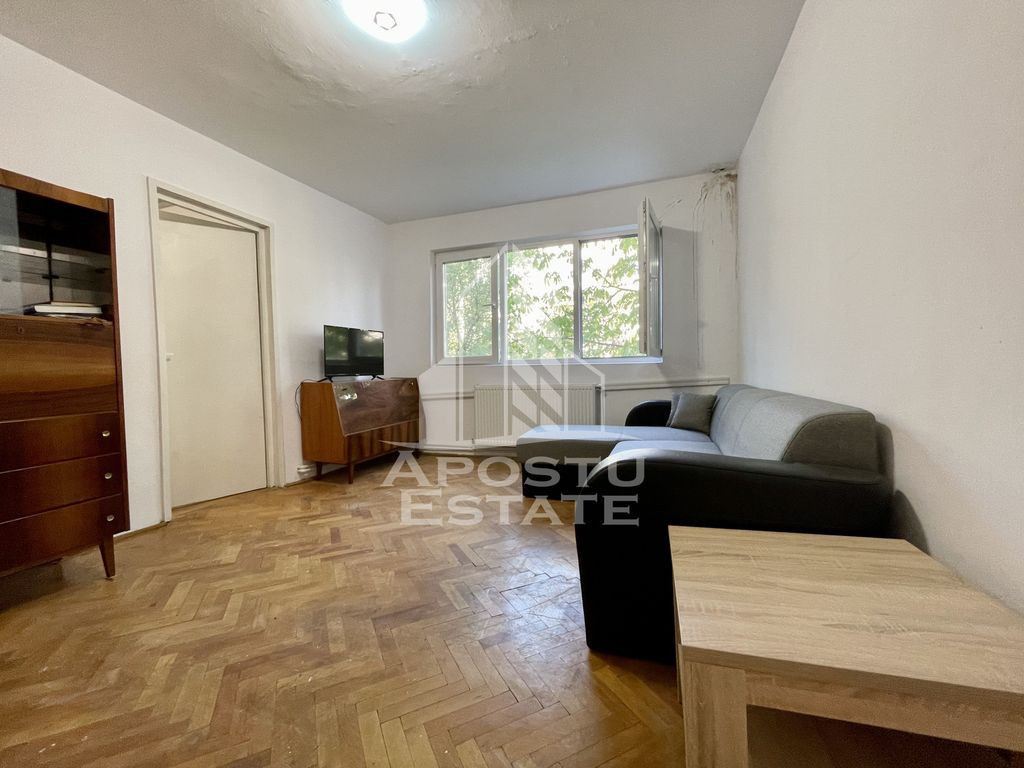 Apartament cu 3 camere, etajul 2, centrala proprie. zona ...