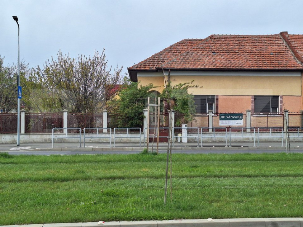 Casa cu 8 camere, 187 mp utili, 624 mp teren, zona Calea Bog