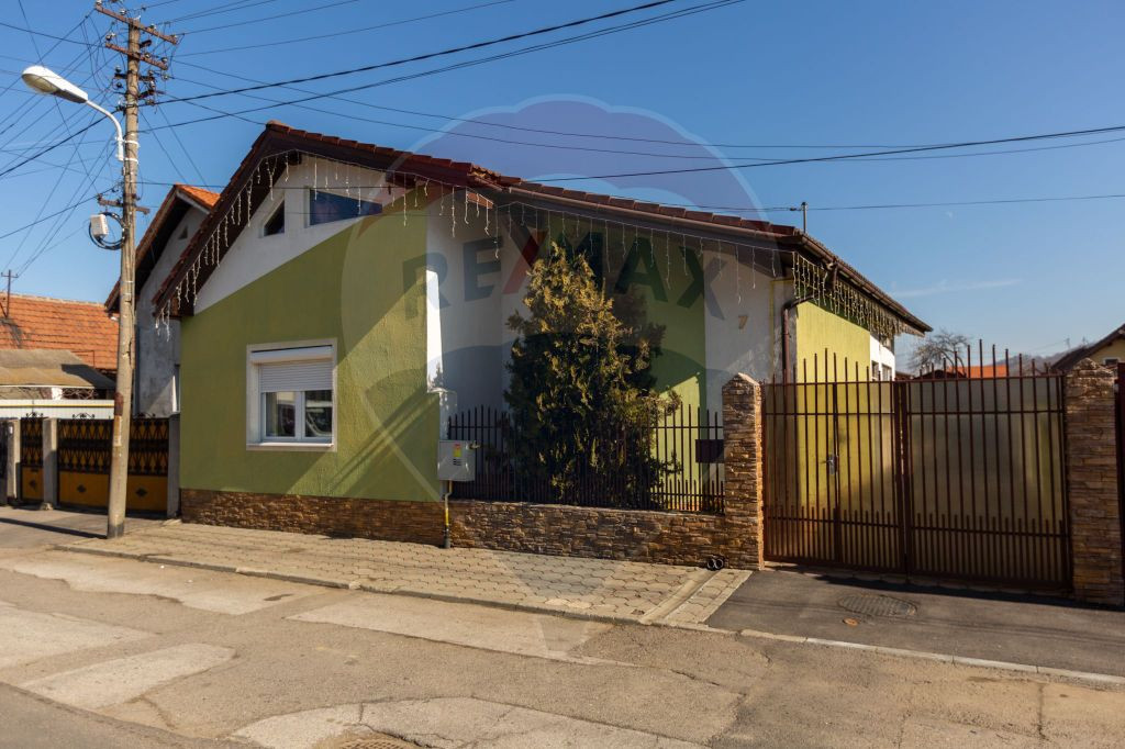 Casă SPATIOASA de vanzare in zona semicentrala