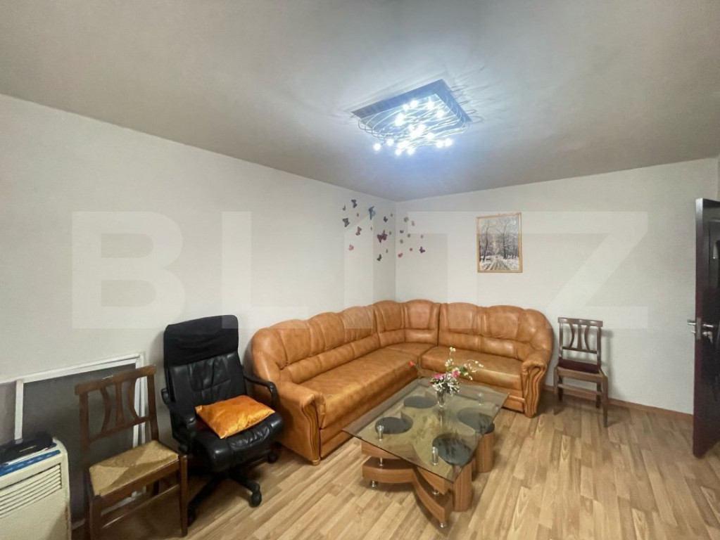 Apartament decomandat, cu 3 camere, 75 mp, zona Pelendava