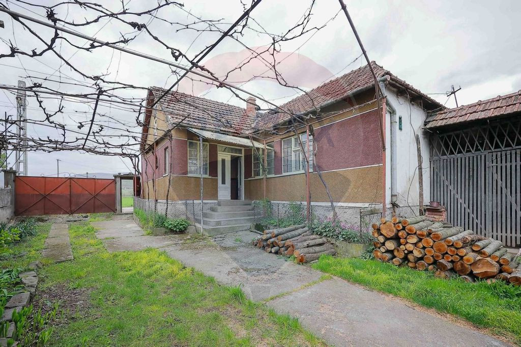 Casă de vânzare în zonă turistică, Vadu Crișului