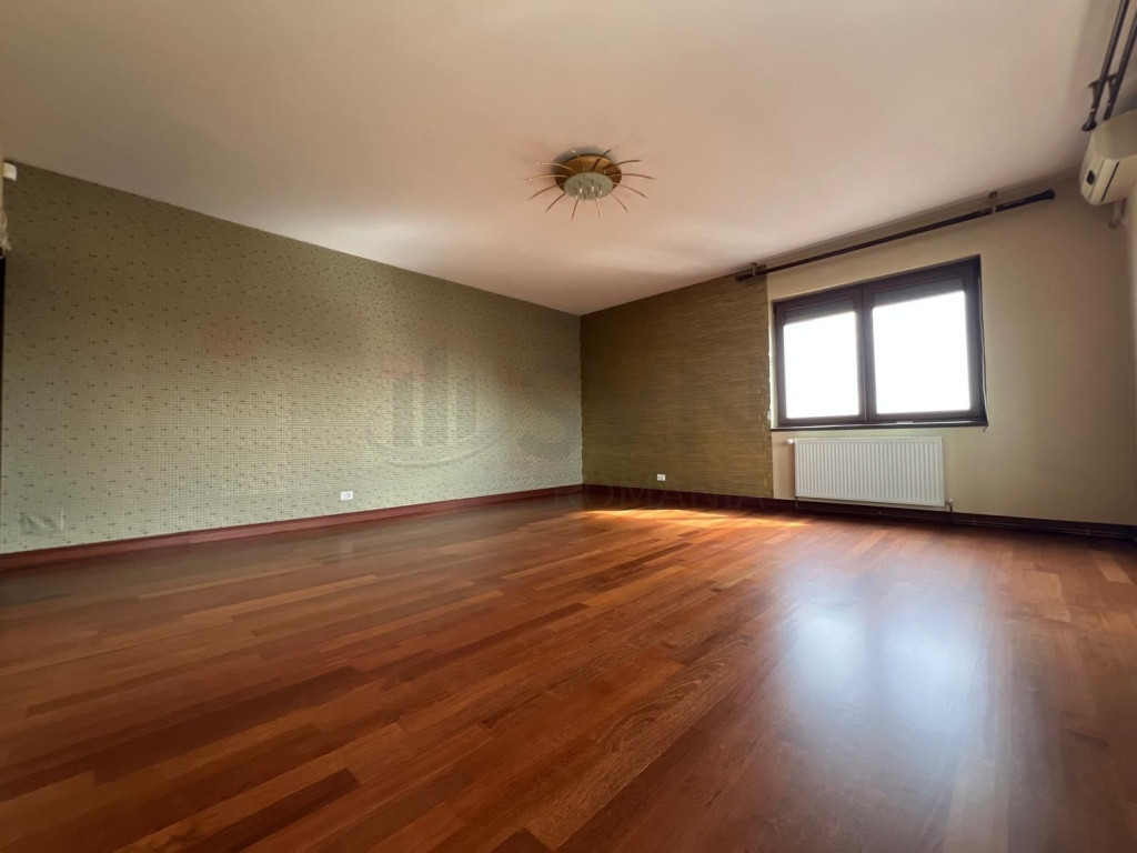 Apartament 6 Camere l Spatios l Sisesti