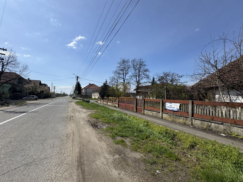 De vânzare – Teren intravilan 1900MP cu 3 Fronturi Str...
