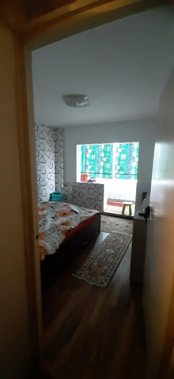 Apartament cu 4 camere, decomandat - zona Astra