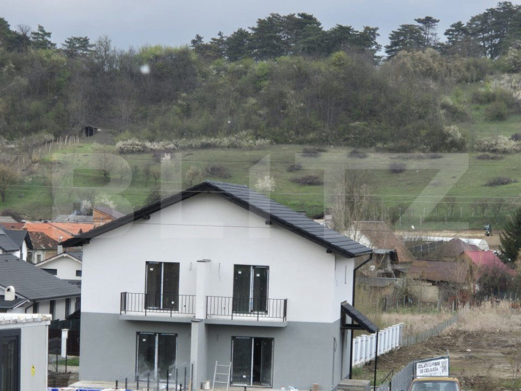 Casa duplex cu 4 camere in Livezeni