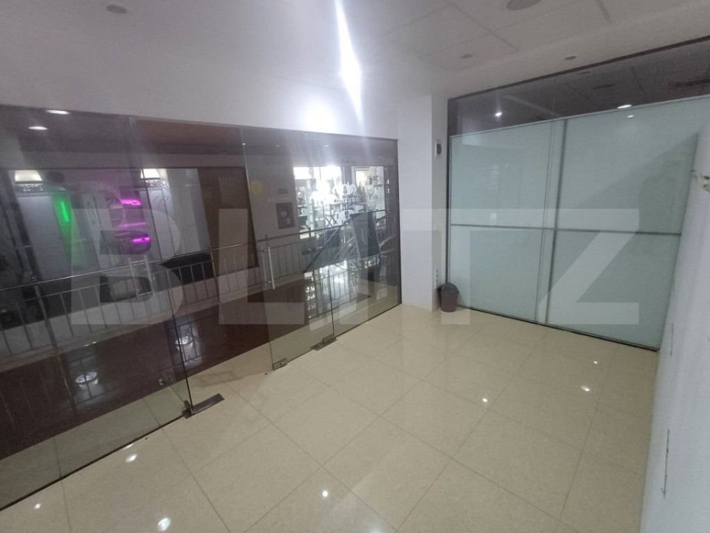 Spatiu c omercial, 26 mp, zona Shopping Center