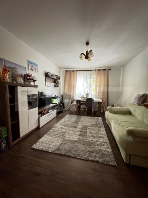 Apartament de 2 camere, decomandat, etajul 1, 49 mp, zona Ro