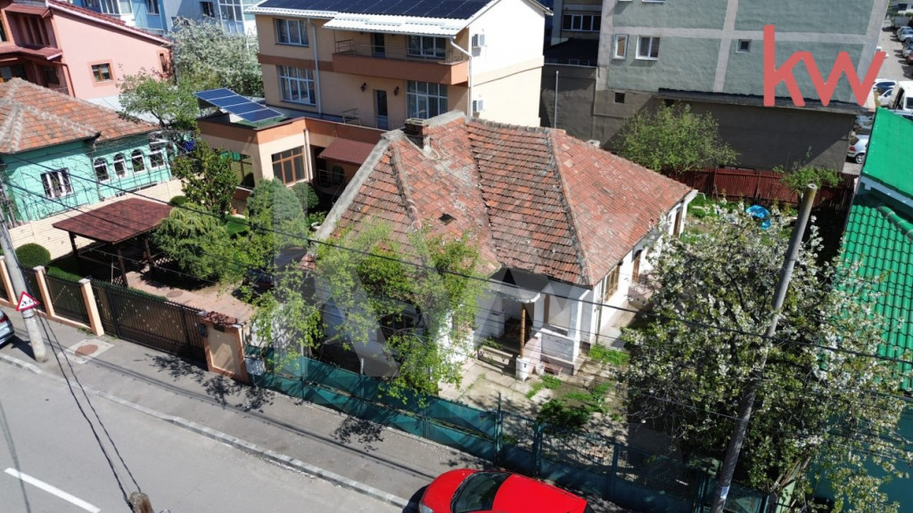 Oportunitate, teren central 324 mp, cu casa si beci