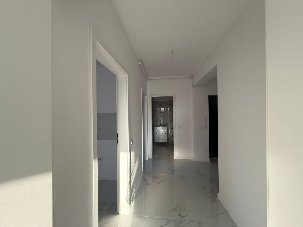 Apartament 2 camere,decomandat Str Diamantului Bragadiru