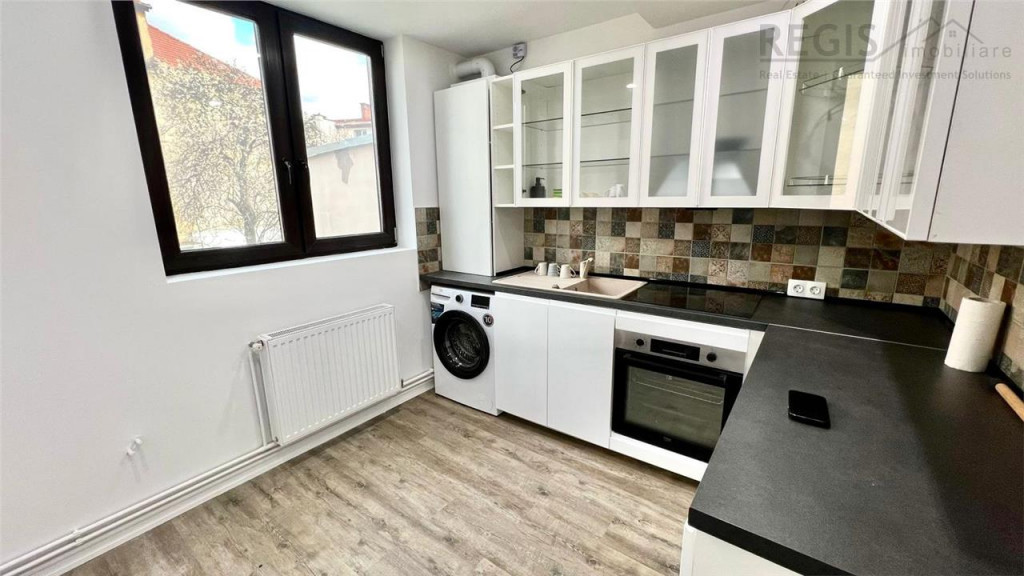 Apartament 2 camere cu pod si curte in Centrul Brasovului