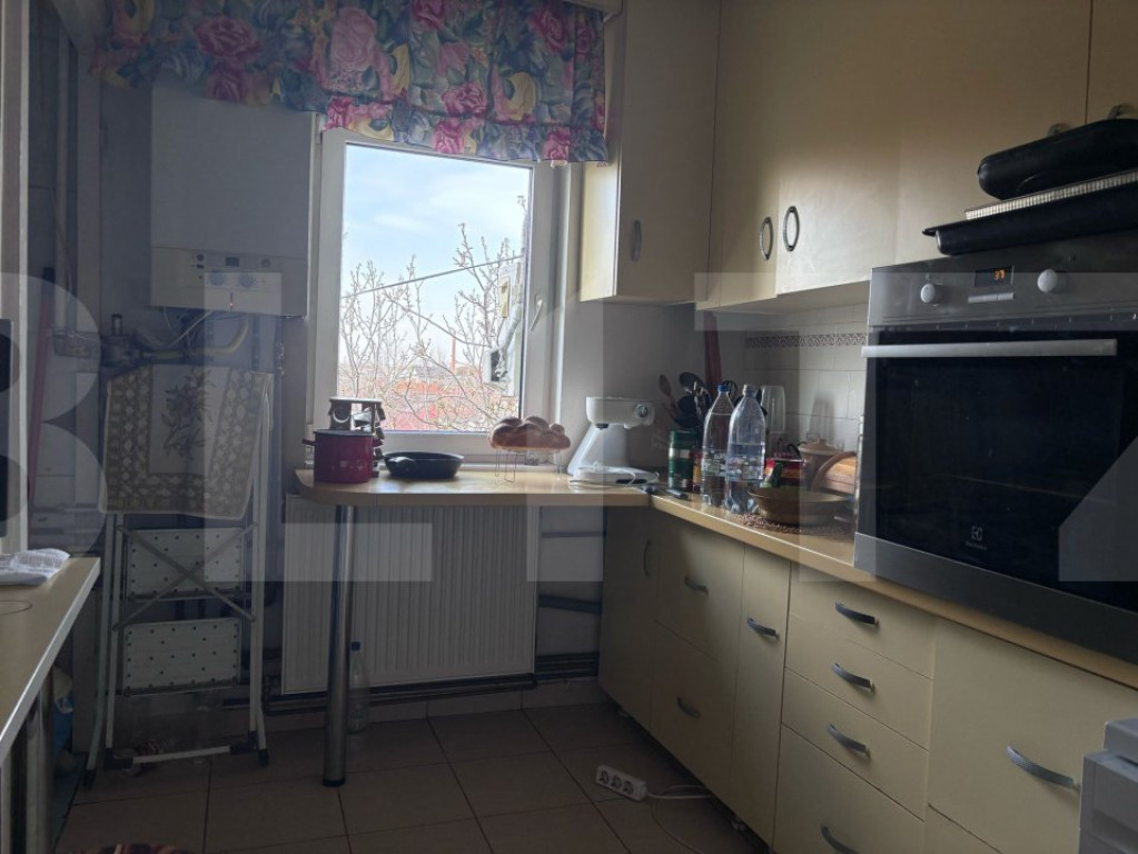 Apartament spatios cu 3 camere, 67mp, zona Dambovita