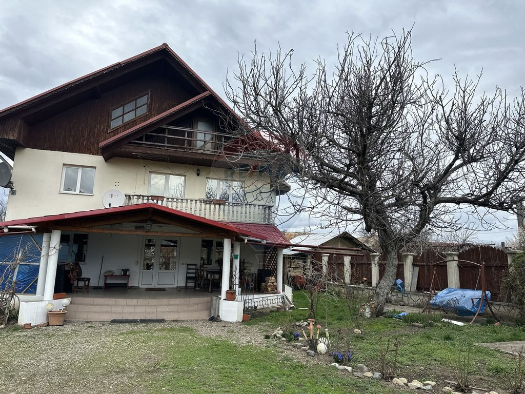 Casă / Vilă cu 5 camere de vânzare