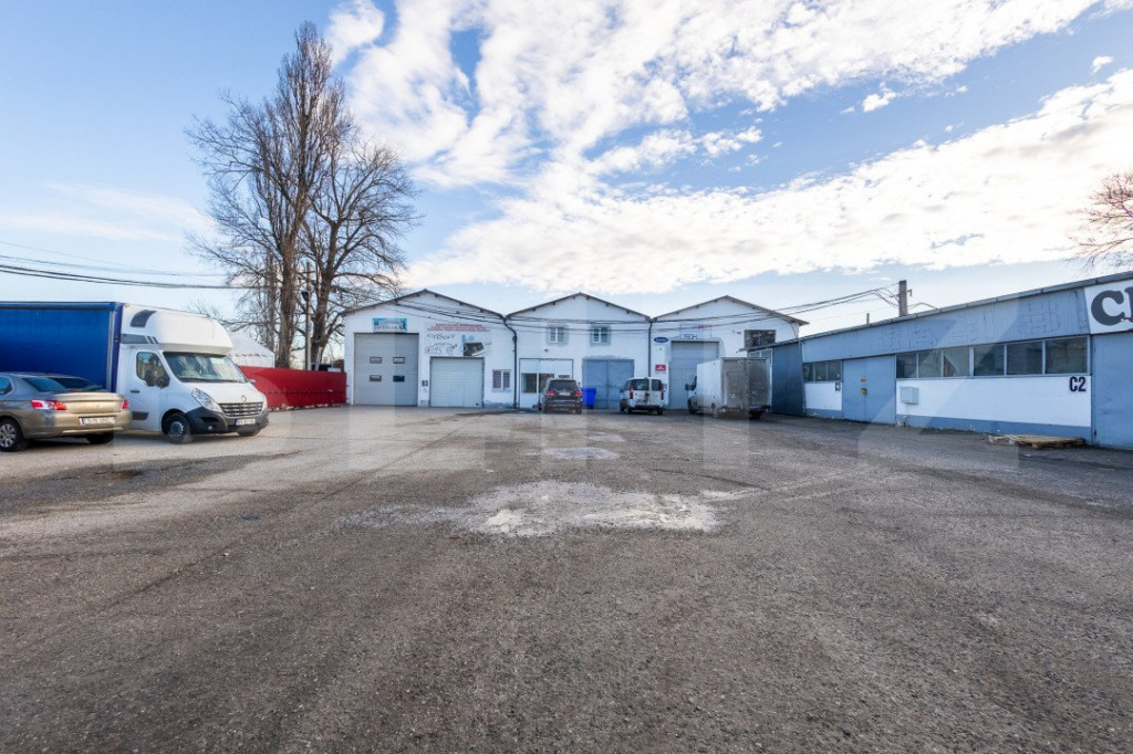 Ansamblu industrial și de birouri de vânzare cu chiriași